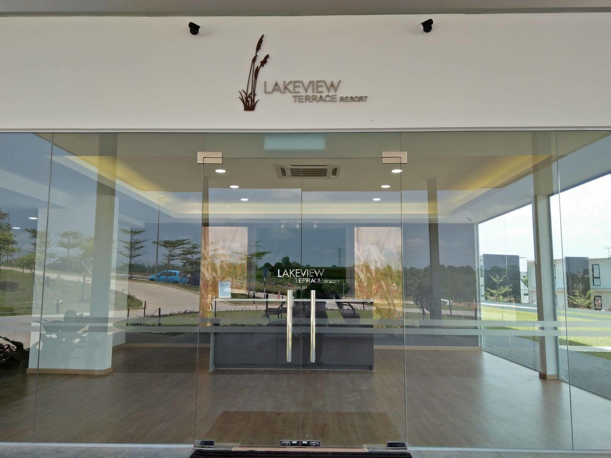 Lakeview Terrace Resort Pengerang Exterior foto